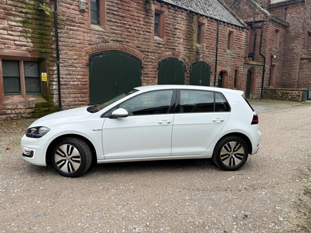 Volkswagen e-Golf 35.8Kwh E-golf Hatchback 136 Ps White #4