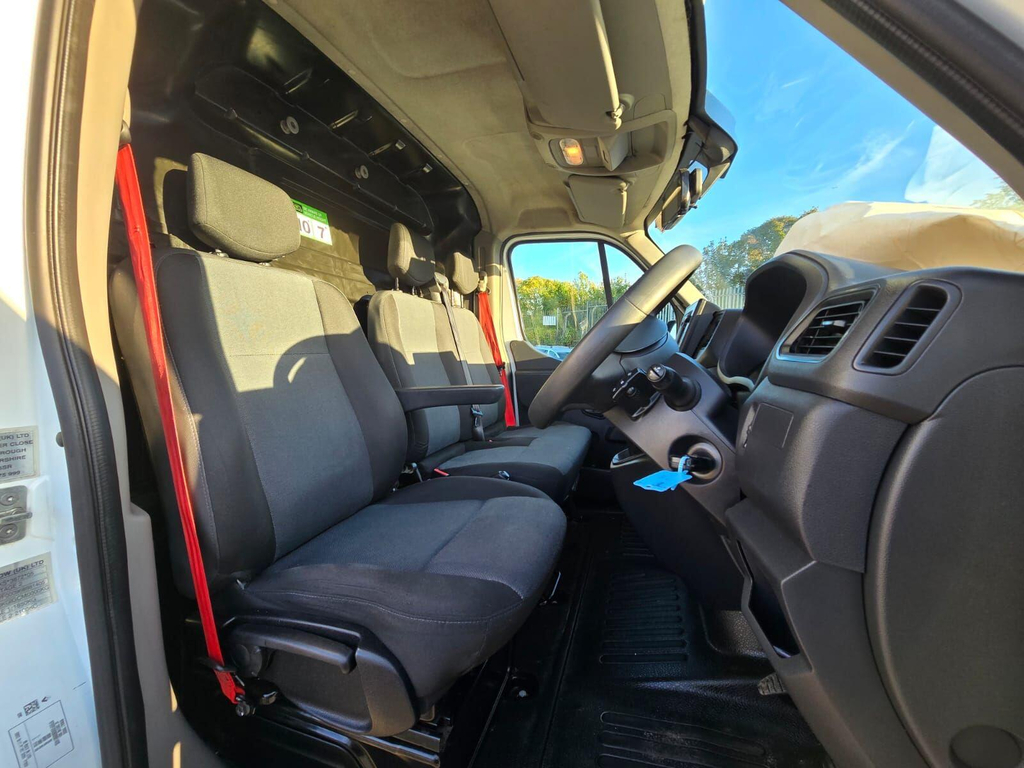 Renault Master Ll35 Business 2.3 Dci 145 Bhp 4.1 Metre Grp Luton White #14