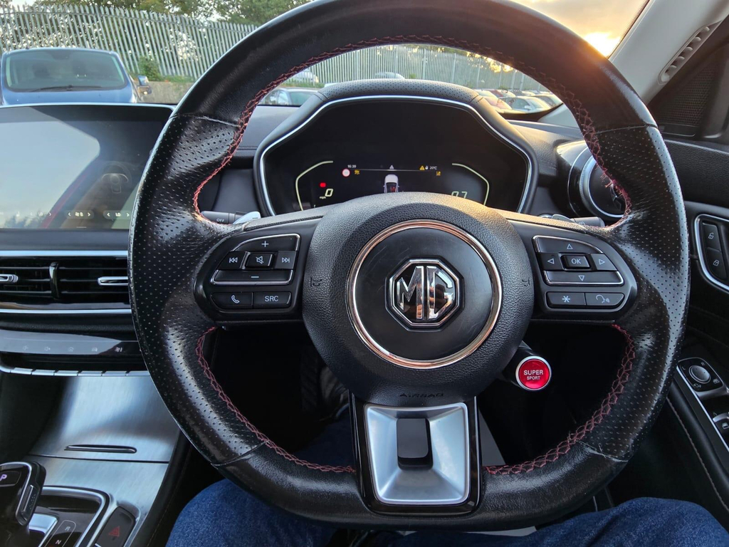 MG HS 1.5 T-gdi Phev Exclusive Red #54