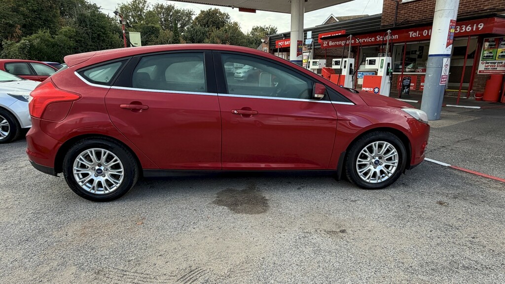 Ford Focus 1.6 Titanium 2011 Red #3