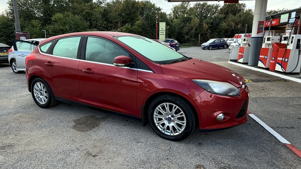 Ford Focus 1.6 Titanium 2011 Red