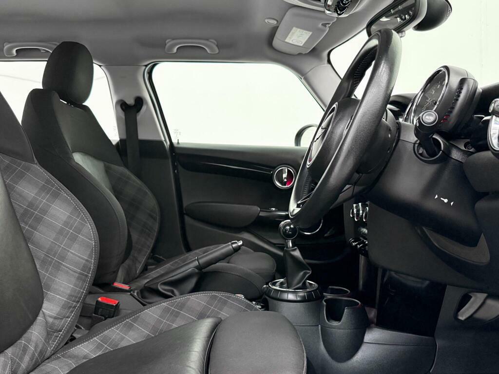 Mini Hatch 1.5 Cooper Silver #29