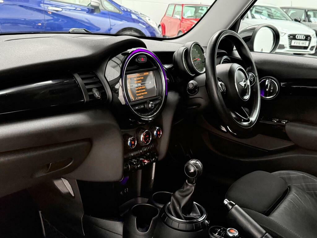 Mini Hatch 1.5 Cooper Silver #41