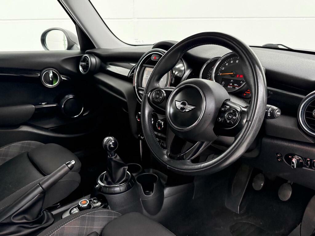 Mini Hatch 1.5 Cooper Silver #31