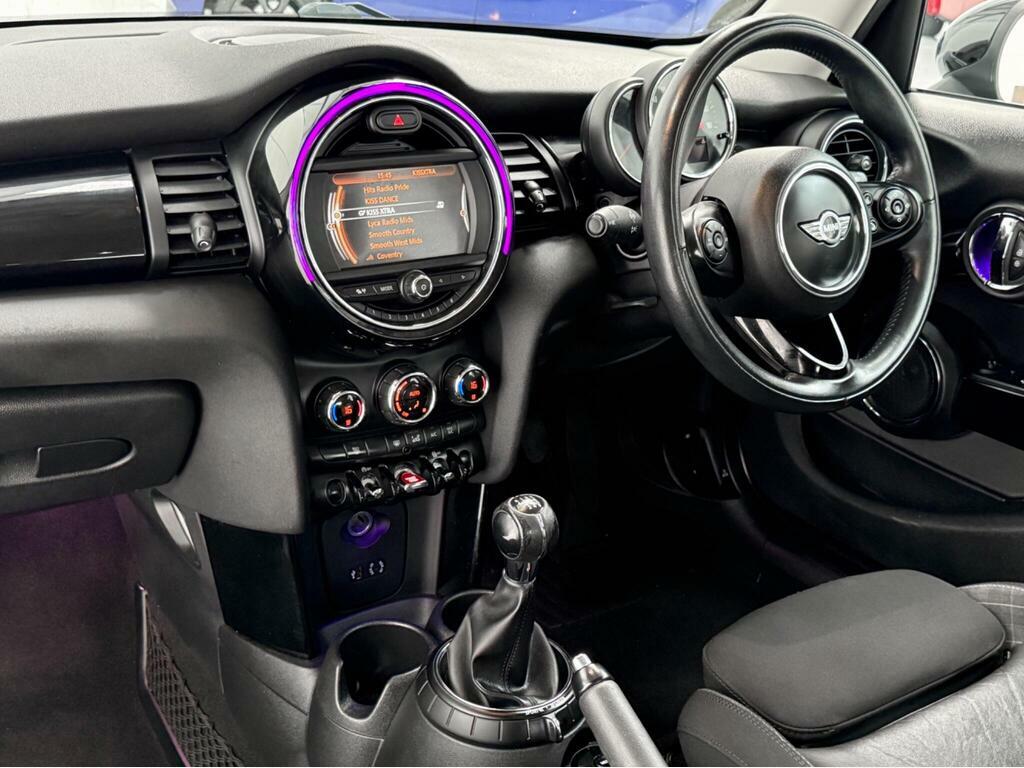 Mini Hatch 1.5 Cooper Silver #40