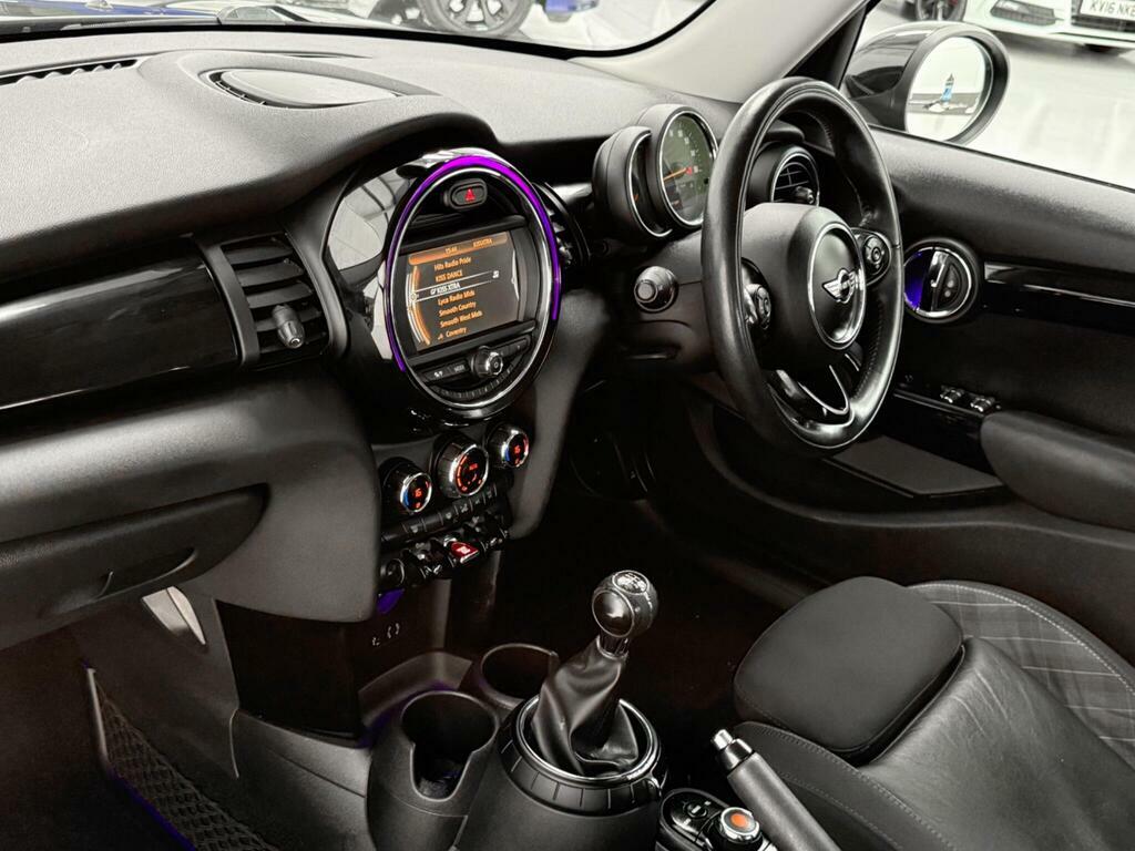 Mini Hatch 1.5 Cooper Silver #47