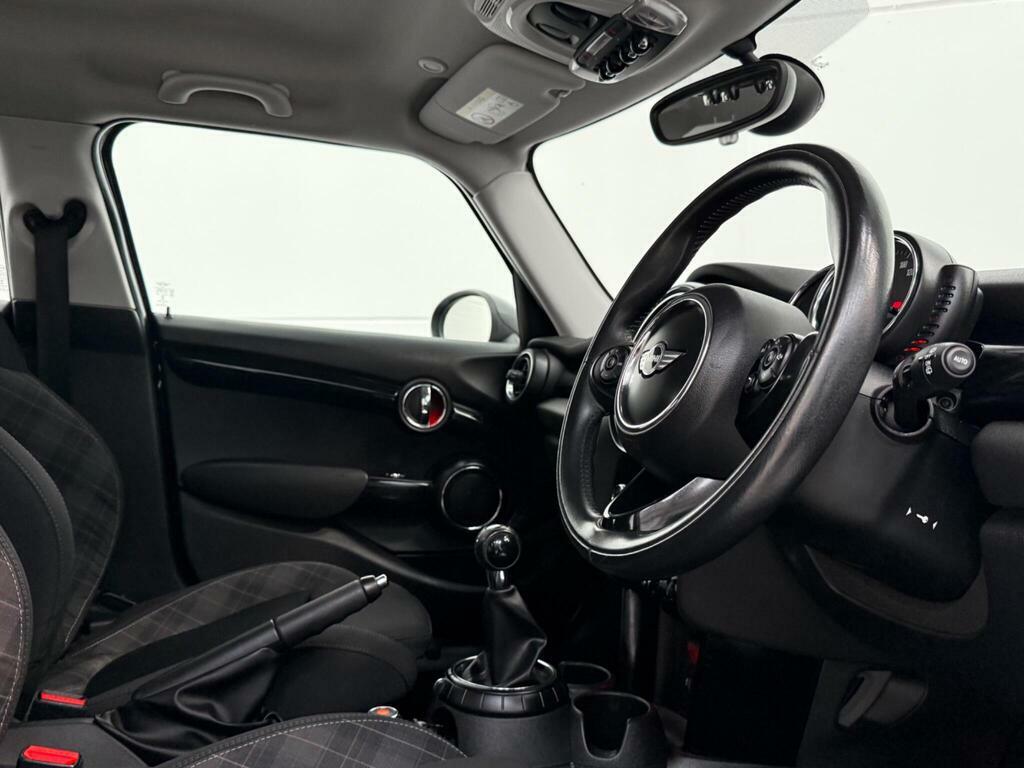 Mini Hatch 1.5 Cooper Silver #30