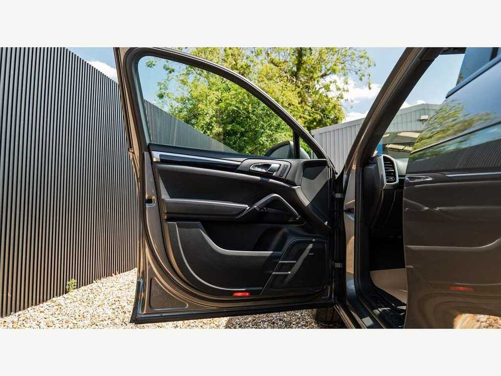 Porsche Cayenne 3.0 V6 E-hybrid S Platinum Edition Tiptronics 4Wd Silver #15