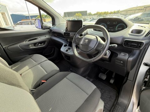 Peugeot E-Partner 750 50Kwh Professional Grey #2