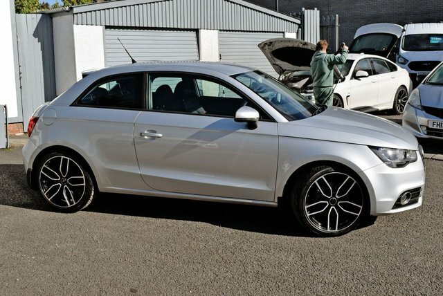 Audi A1 1.6 Tdi Se Euro 5 Ss Black #4
