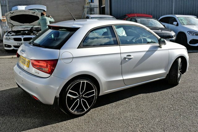 Audi A1 1.6 Tdi Se Euro 5 Ss Black #6