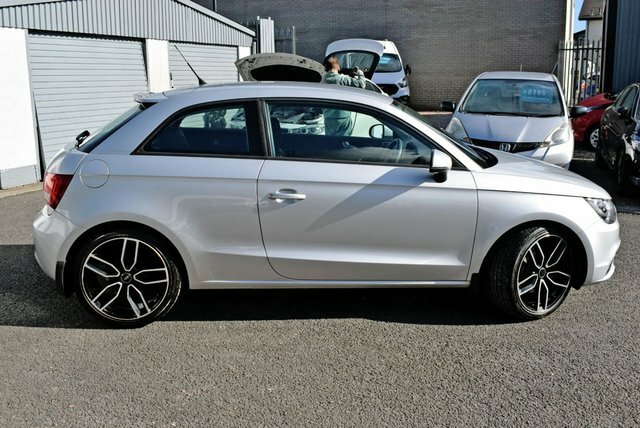 Audi A1 1.6 Tdi Se Euro 5 Ss Black #5