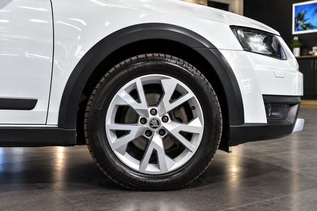 Skoda Octavia 2.0 Tdi Scout Estate 4Wd Euro 6 White #3