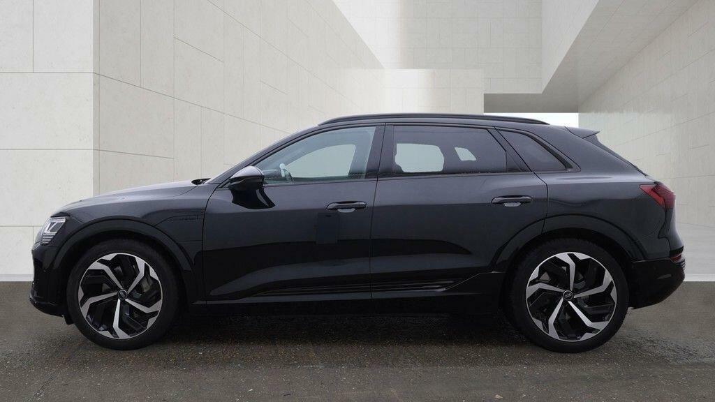 Audi Q8 e tron Black Edition 55 E-tron Quattro 30000 Kw Black #6