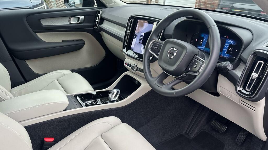 Volvo XC40 Plus Pro B4 Mild Hybrid Dark 360 Cam Blond Black #4