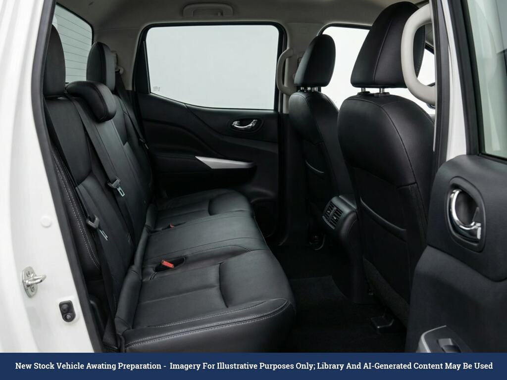 Nissan Navara 2.3 Dci N-guard Pickup Double Cab White #2
