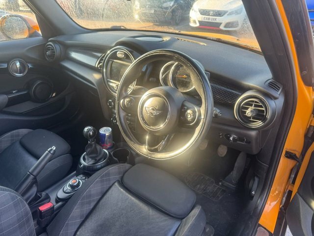 Mini Hatch 1.5 5-Door Hatch Cooper D 2016 Black #4