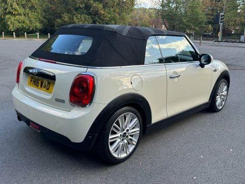 Mini Convertible 2.0 John Cooper Works Chili Pack White #42