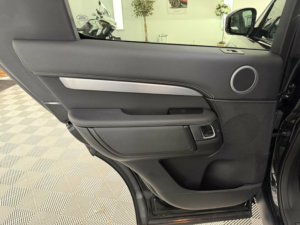 Land Rover Discovery 3.0 D250 R-dynamic S Blue #24