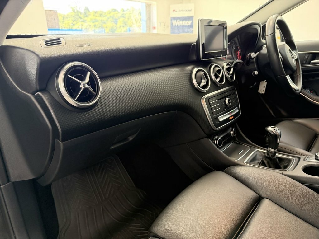 Mercedes-Benz A Class 2017 2.1 A200d Se Executive Hatchback Black #3
