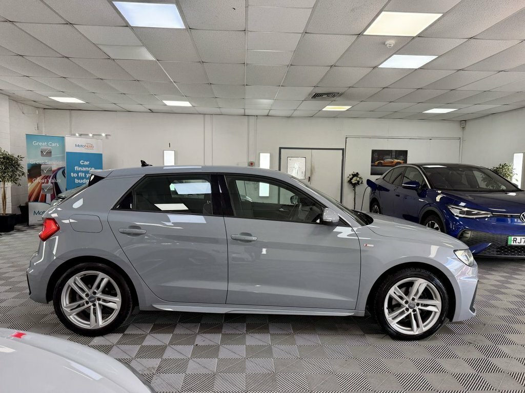 Audi A1 1L Sport White #12