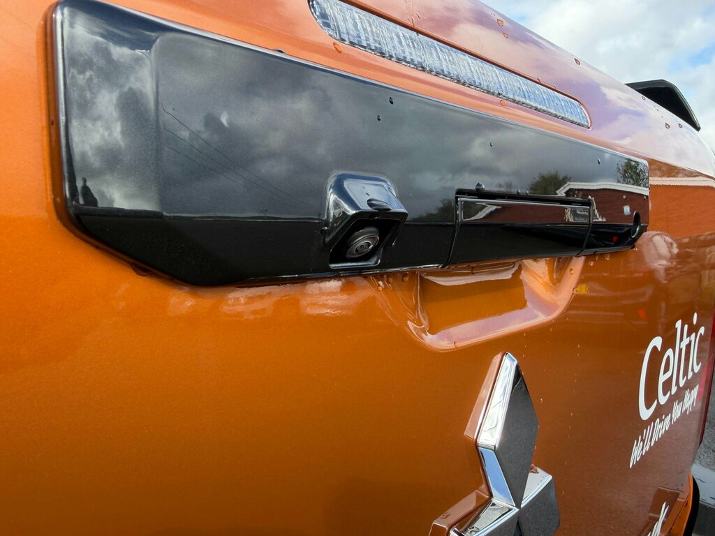 Mitsubishi L200 2.4 Bi-turbo Barbarian 4Wd Euro 6 Ss Orange #4