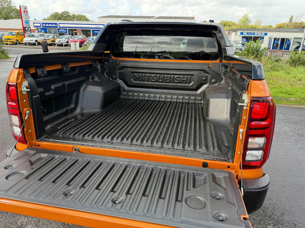 Mitsubishi L200 2.4 Bi-turbo Barbarian 4Wd Euro 6 Ss Orange #3