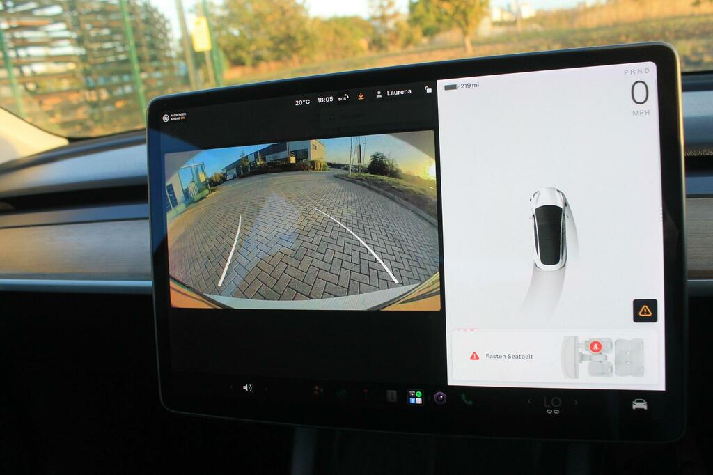 Tesla Model 3 Saloon Blue #18