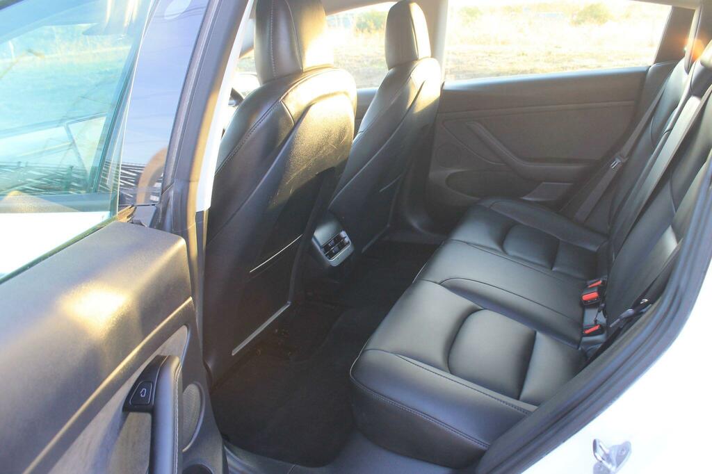 Tesla Model 3 Saloon Blue #17