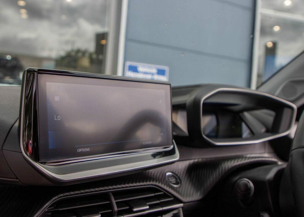 Peugeot 2008 1.2 Puretech Allure Premium Red #34