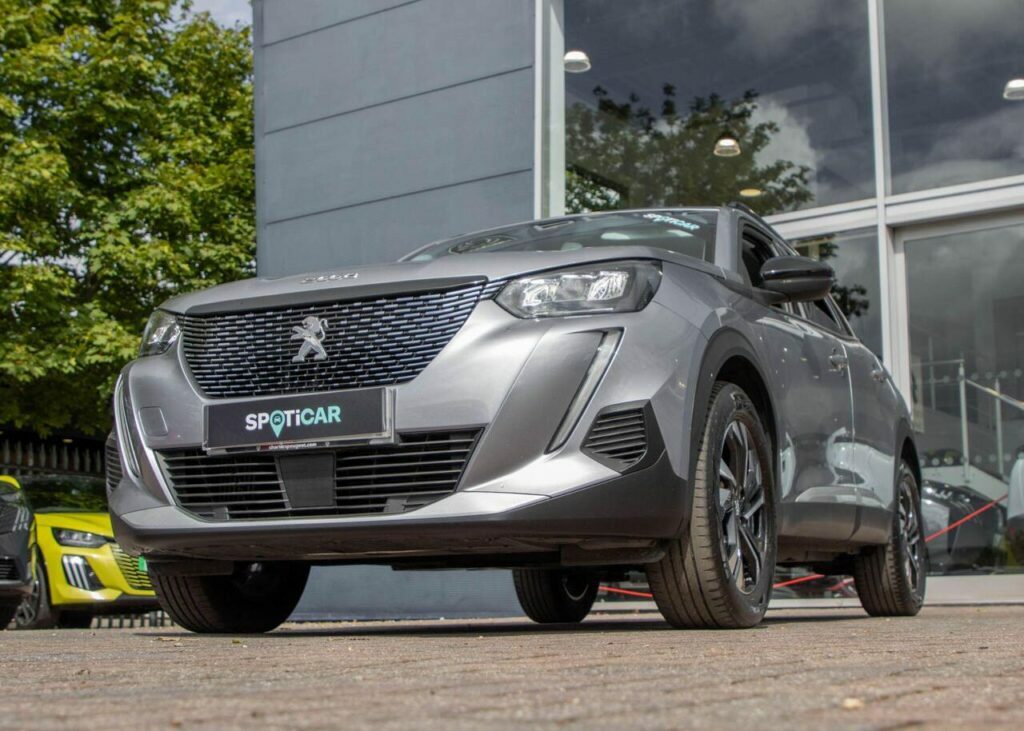 Peugeot 2008 1.2 Puretech Allure Premium Red #29