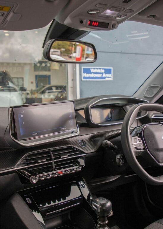 Peugeot 2008 1.2 Puretech Allure Premium Red #15