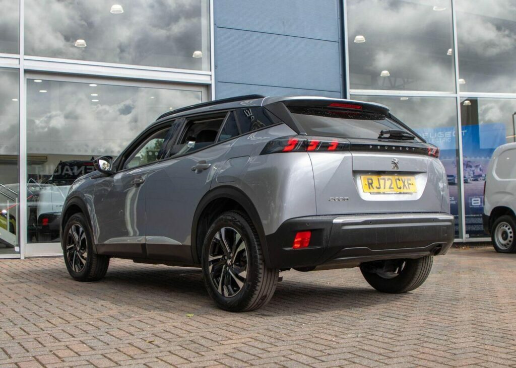 Peugeot 2008 1.2 Puretech Allure Premium Red #8