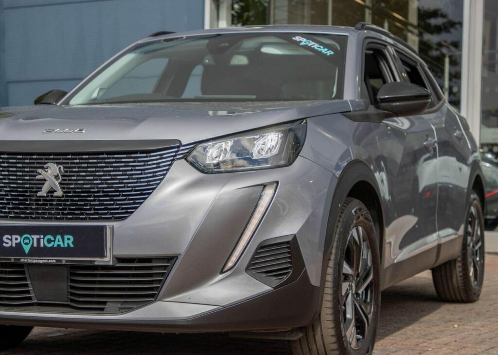 Peugeot 2008 1.2 Puretech Allure Premium Red #7