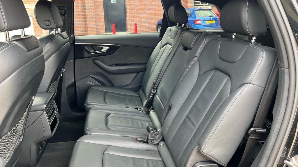 Audi Q7 55 Tfsi Quattro Black Edition Tiptronic White #33