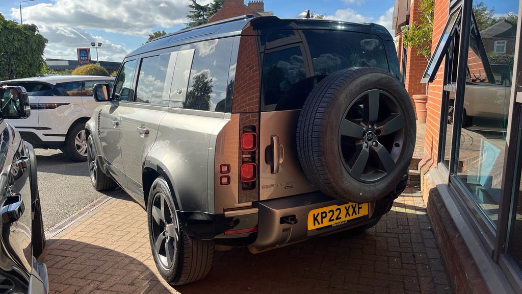 Land Rover Defender D250 Xs Edition Green #38