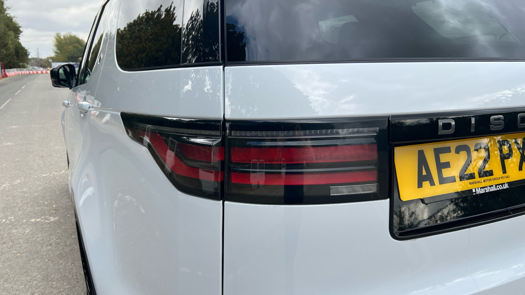 Land Rover Discovery 3.0 D300 R-dynamic Hse White #30