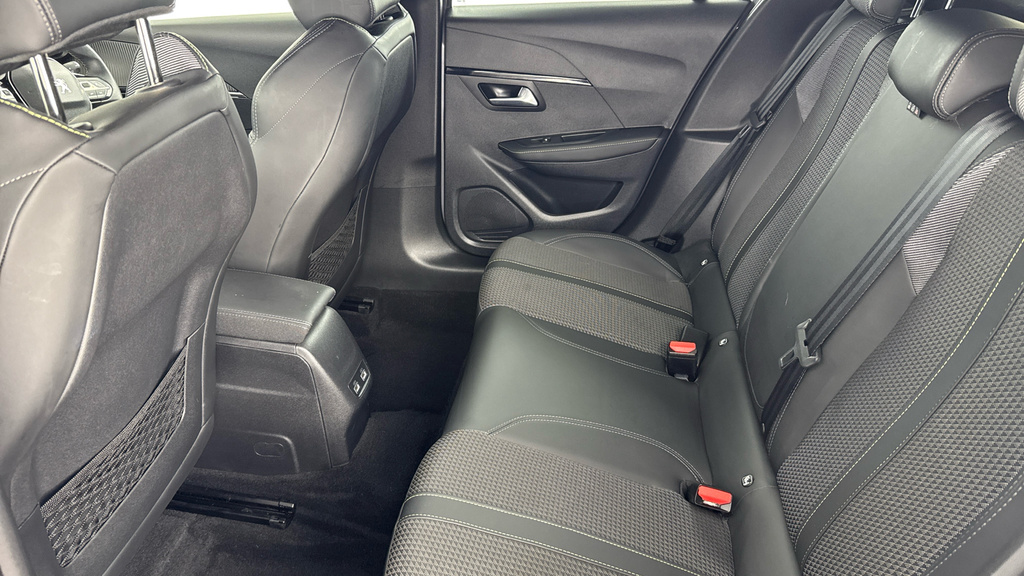 Peugeot e-208 50Kwh Gt Yellow #14