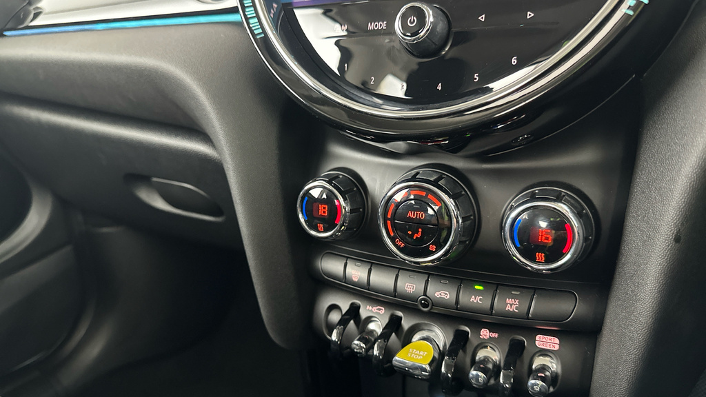 Mini Hatch 1.5 Cooper Exclusive Premium Plus 2023 White #14