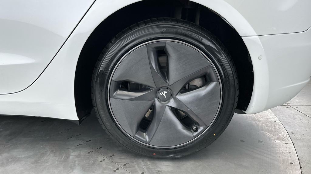 Tesla Model 3 Range Plus Saloon Black #25