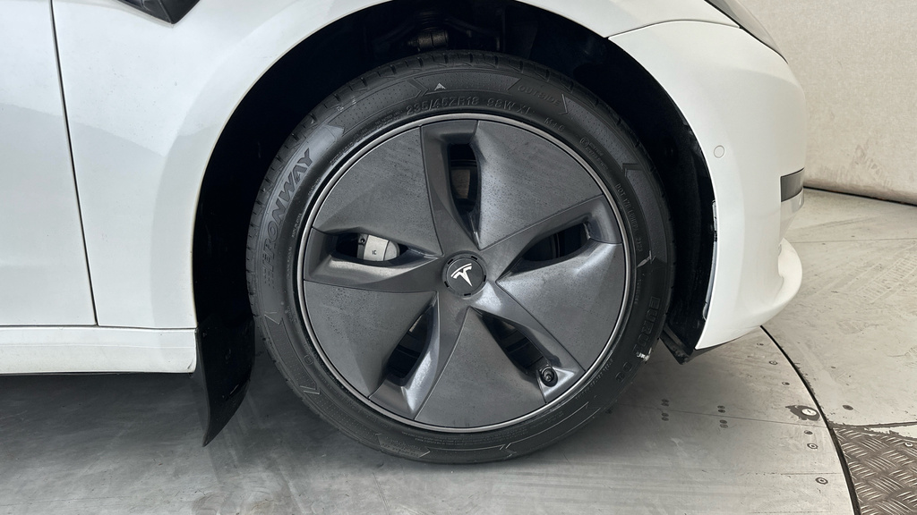 Tesla Model 3 Range Plus Saloon Black #27