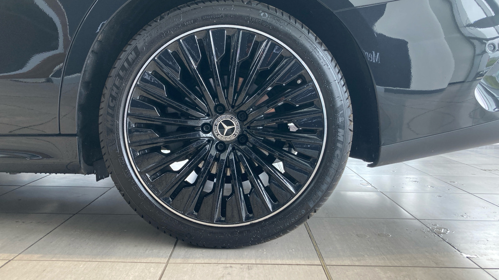 Mercedes-Benz E Class E220d Amg Line Premium Plus 9G-tronic Black #20