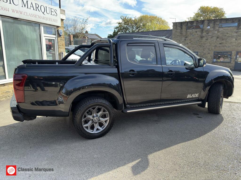 Isuzu D-Max Blade Black #3