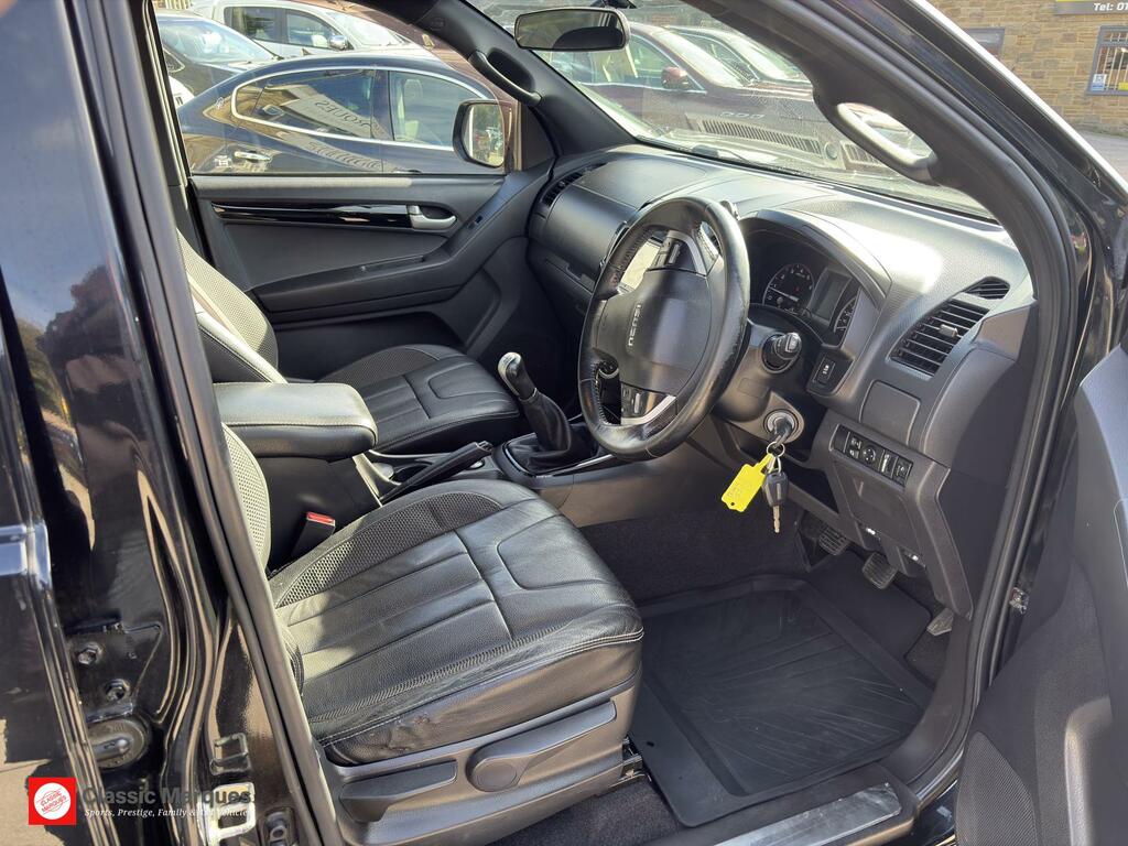 Isuzu D-Max Blade Black #2