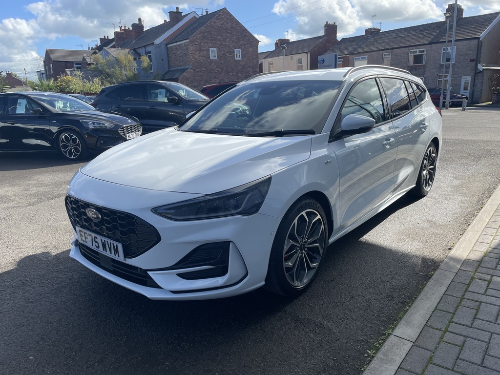 Ford Focus 1.0 Ecoboost Hybrid Mhev 155 St-line X White #2