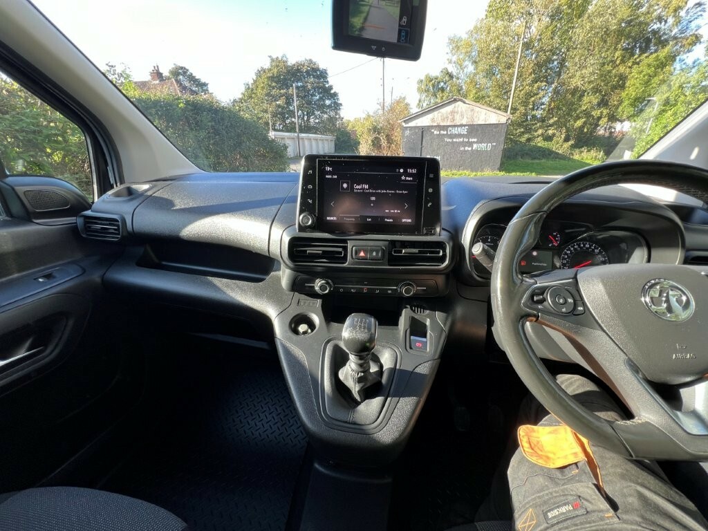 Vauxhall Combo L1 2000 1.5 Turbo D 100Ps H1 Sportive Grey #9