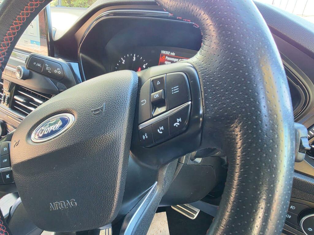 Ford Focus 1.0T Ecoboost St Line Hatchback White #21