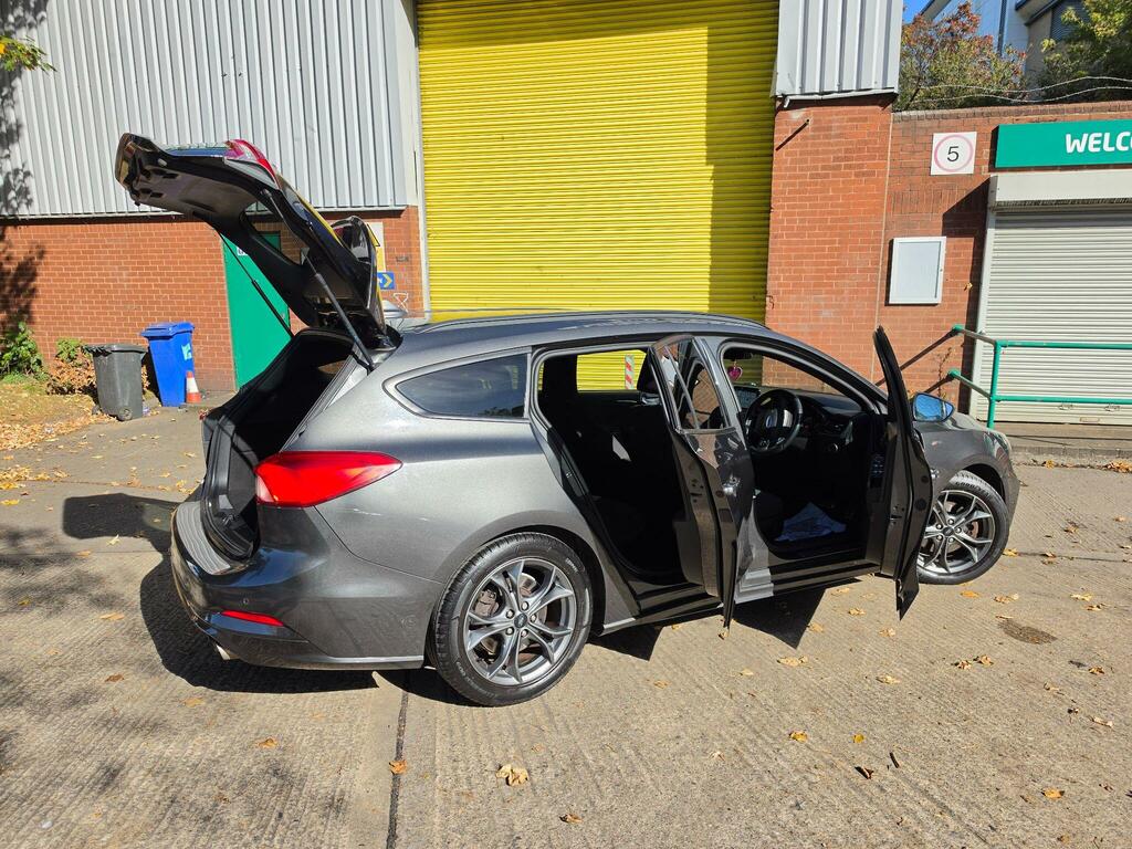 Ford Focus 1.0T Ecoboost St Line Hatchback White #8