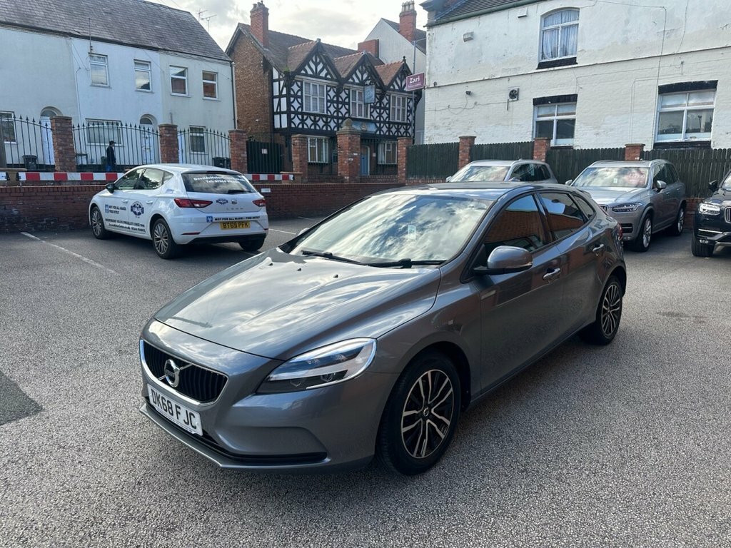 Volvo V40 2L Momentum Nav Plus Grey #2