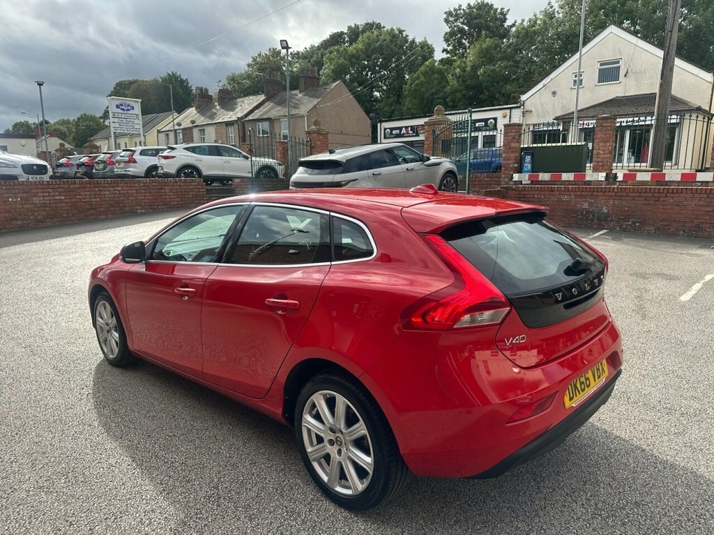 Volvo V40 2L Inscription Red #2
